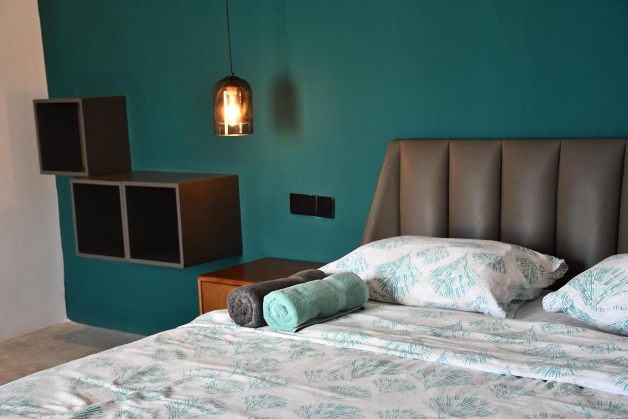 V Hotel In Падже Экстерьер фото