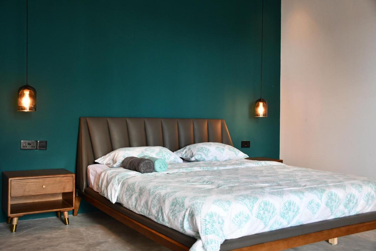 V Hotel In Падже Экстерьер фото