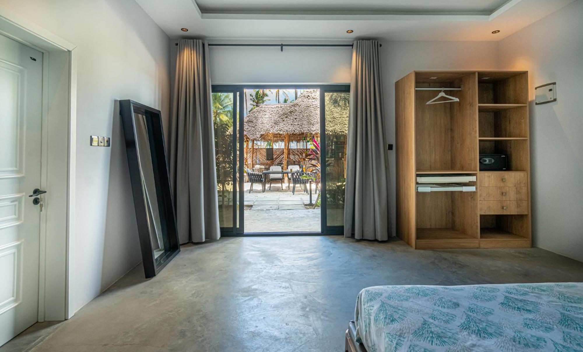 V Hotel In Падже Экстерьер фото