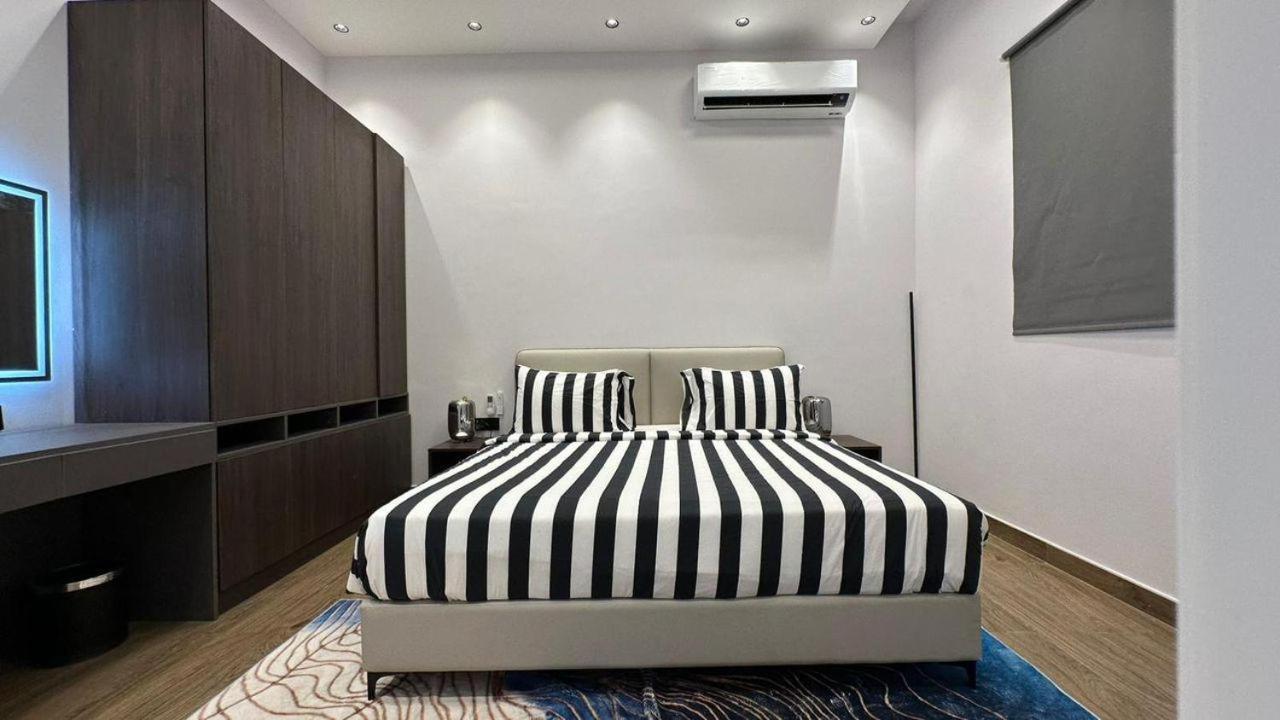 V Hotel In Падже Экстерьер фото