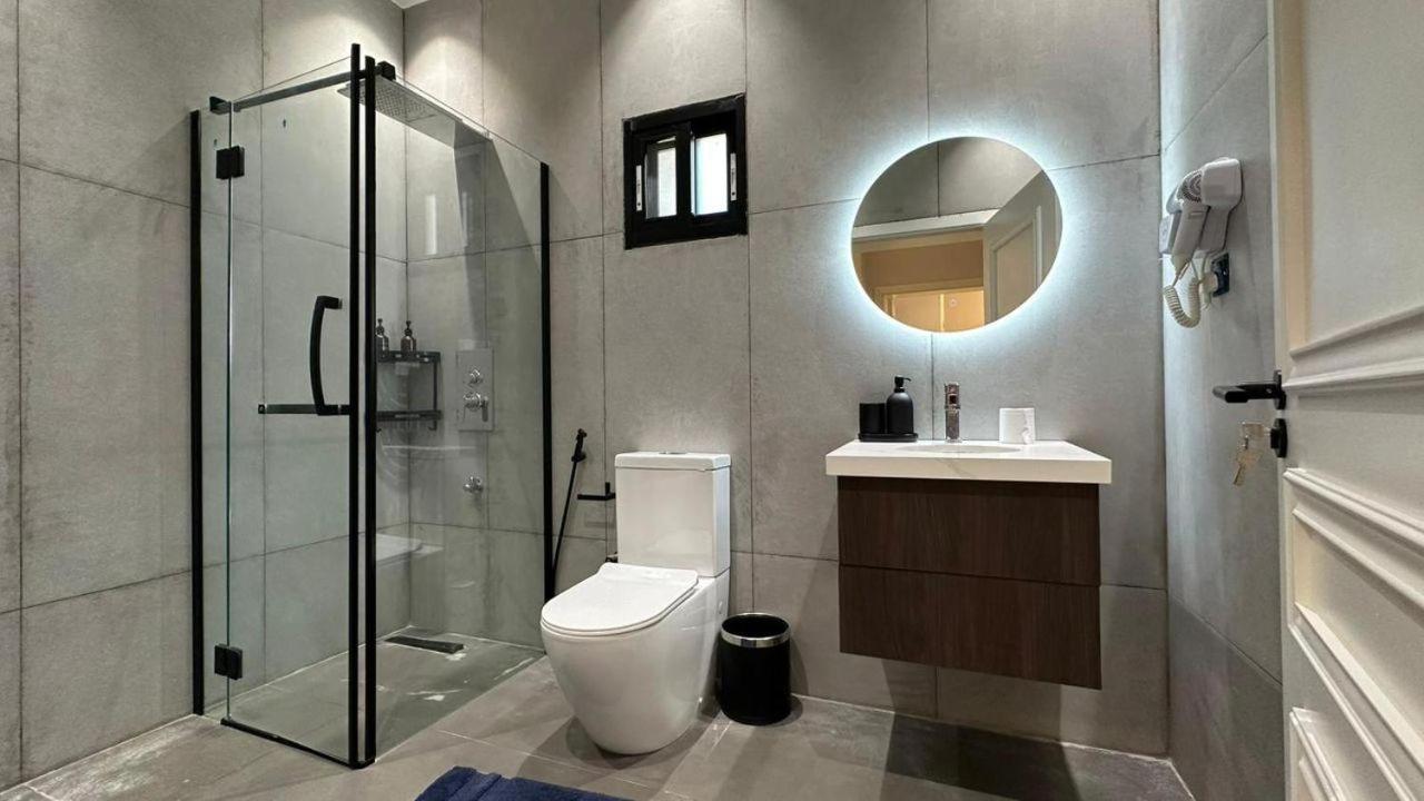 V Hotel In Падже Экстерьер фото