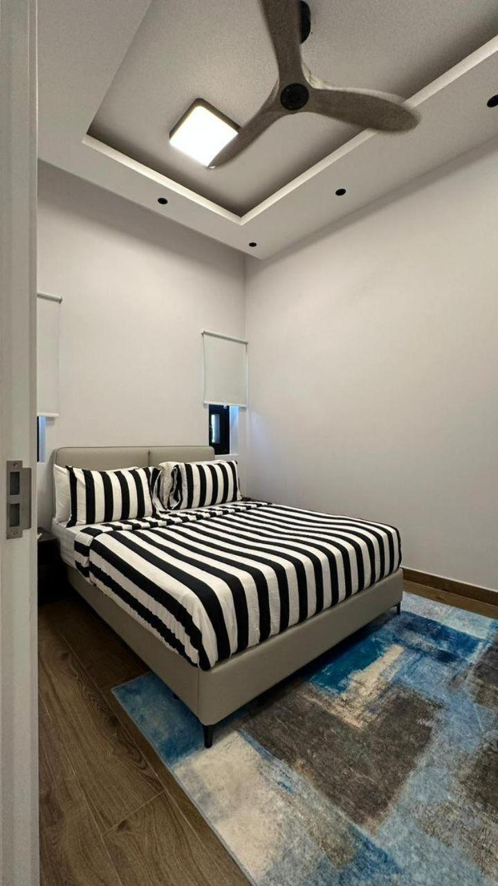 V Hotel In Падже Экстерьер фото